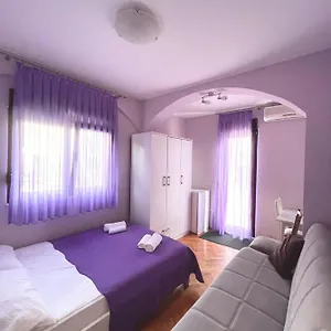 Studio Near Split Airport Apartment Kastela