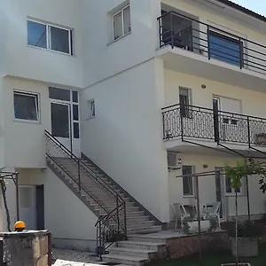 Mirta Apartment